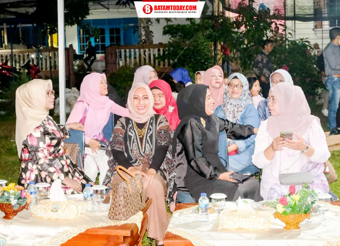 Para PKK turut memeriahkan Malam Silaturahmi Hari Jadi Kabupaten Kepulauan Anambas ke-14